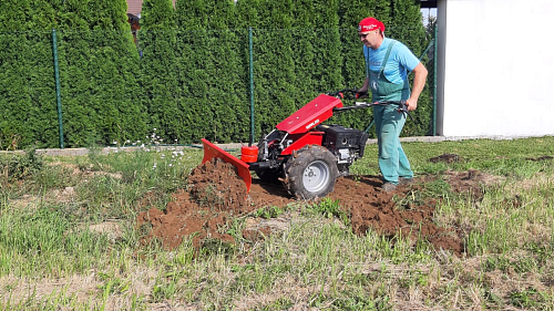 Úprava pozemku s nástavcem na rozhrnování hlíny na zařízení Koppl