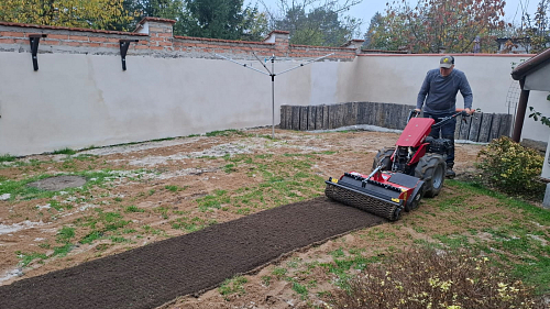 Zakladač trávníků Koppl