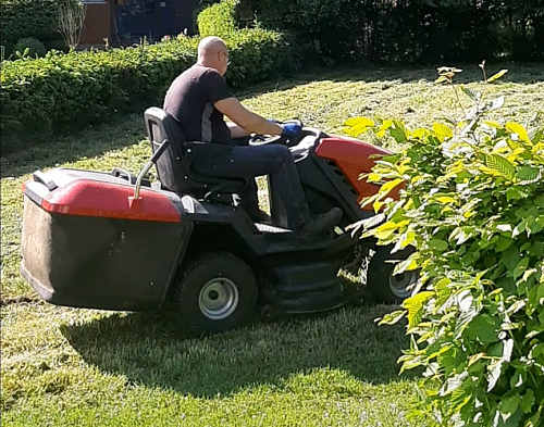 Sečení trávníků