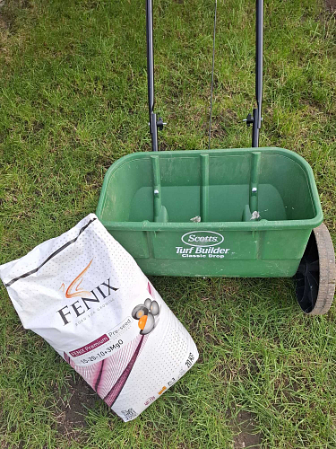 Hnojení trávníků